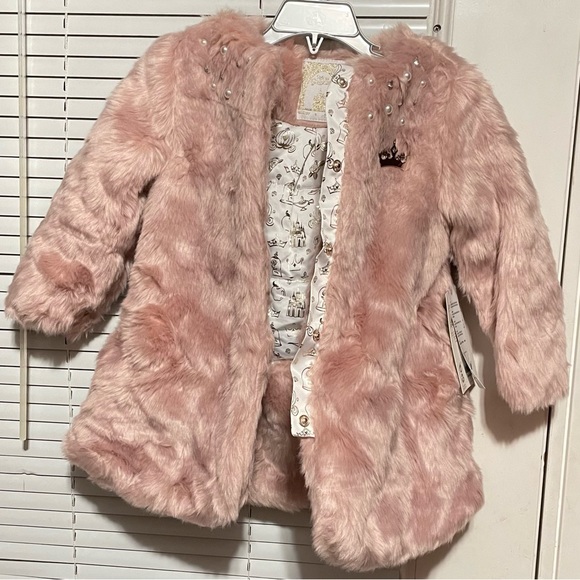 Beautiful Disney Princess Pink Faux Fur Jacket For Girls. Characters inside - Picture 4 of 8